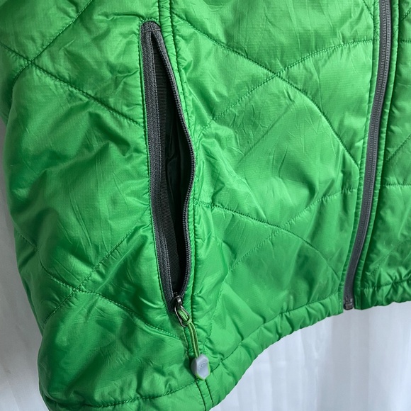 LL Bean Green Lightweight Primaloft Insulation Quilted Vest, XL - Picture 2 of 11